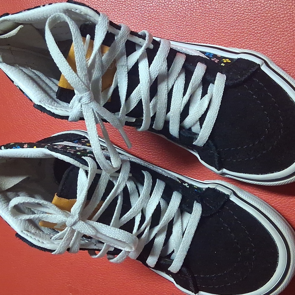 Kids  Vans High-Top Sneakers - Black and White - Picture 2 of 6